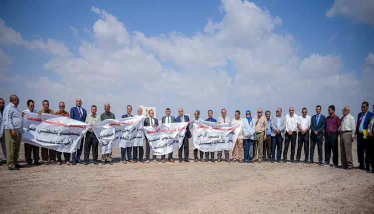 مجلس جامعة عدن ينظم وقفة احتجاجية في أرض الحرم الجامعي المعتدى عليها